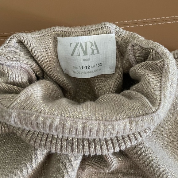 ZARA KIDS GOLD SHIMMER TURTLENECK LONG SLEEVE TOP. Fits women size XS. - Picture 2 of 6